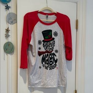 Women’s Red and gray believe in the magic of the season shirt